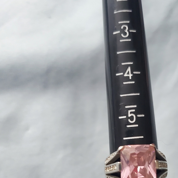 Ring - Picture 2 of 6